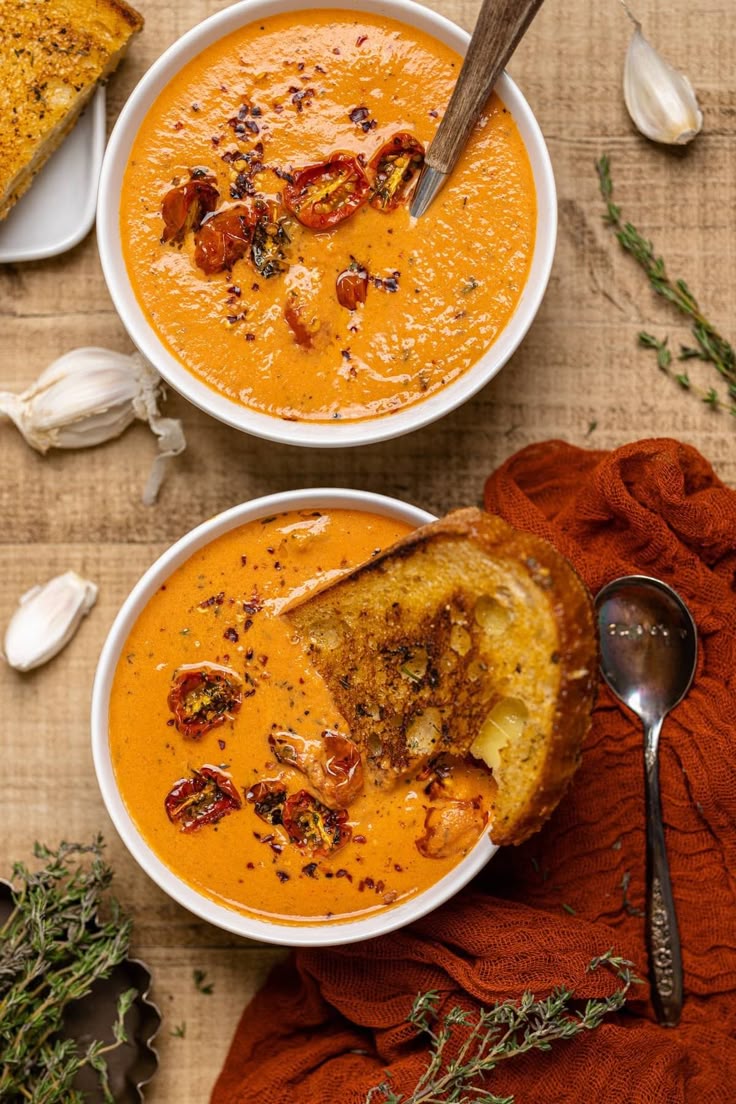 Roasted Garlic Tomato Soup ✦ Main